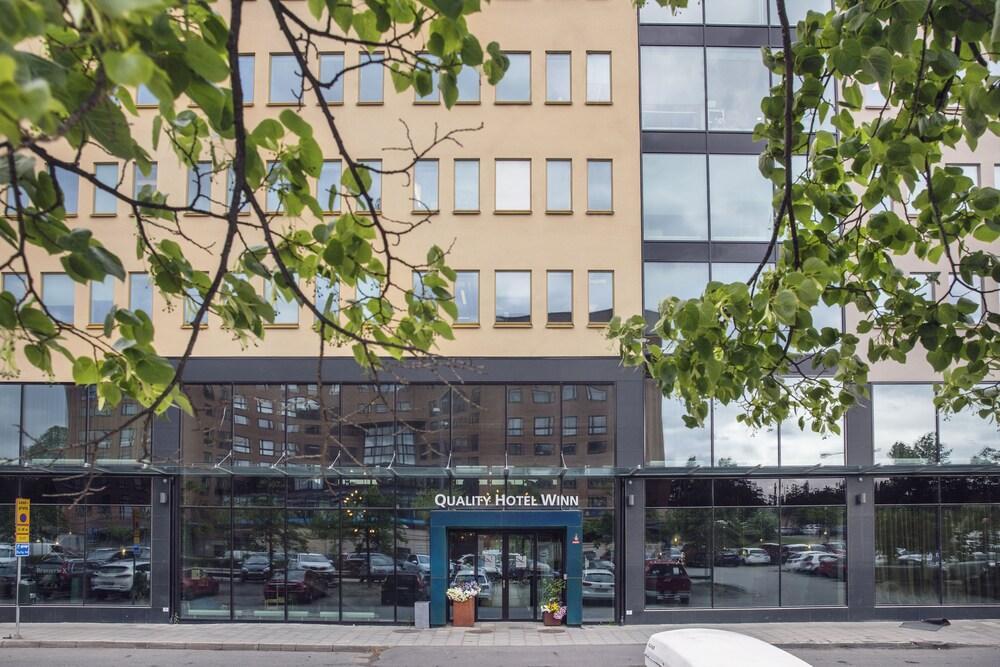 Quality Hotel Winn Haninge Bagian luar foto