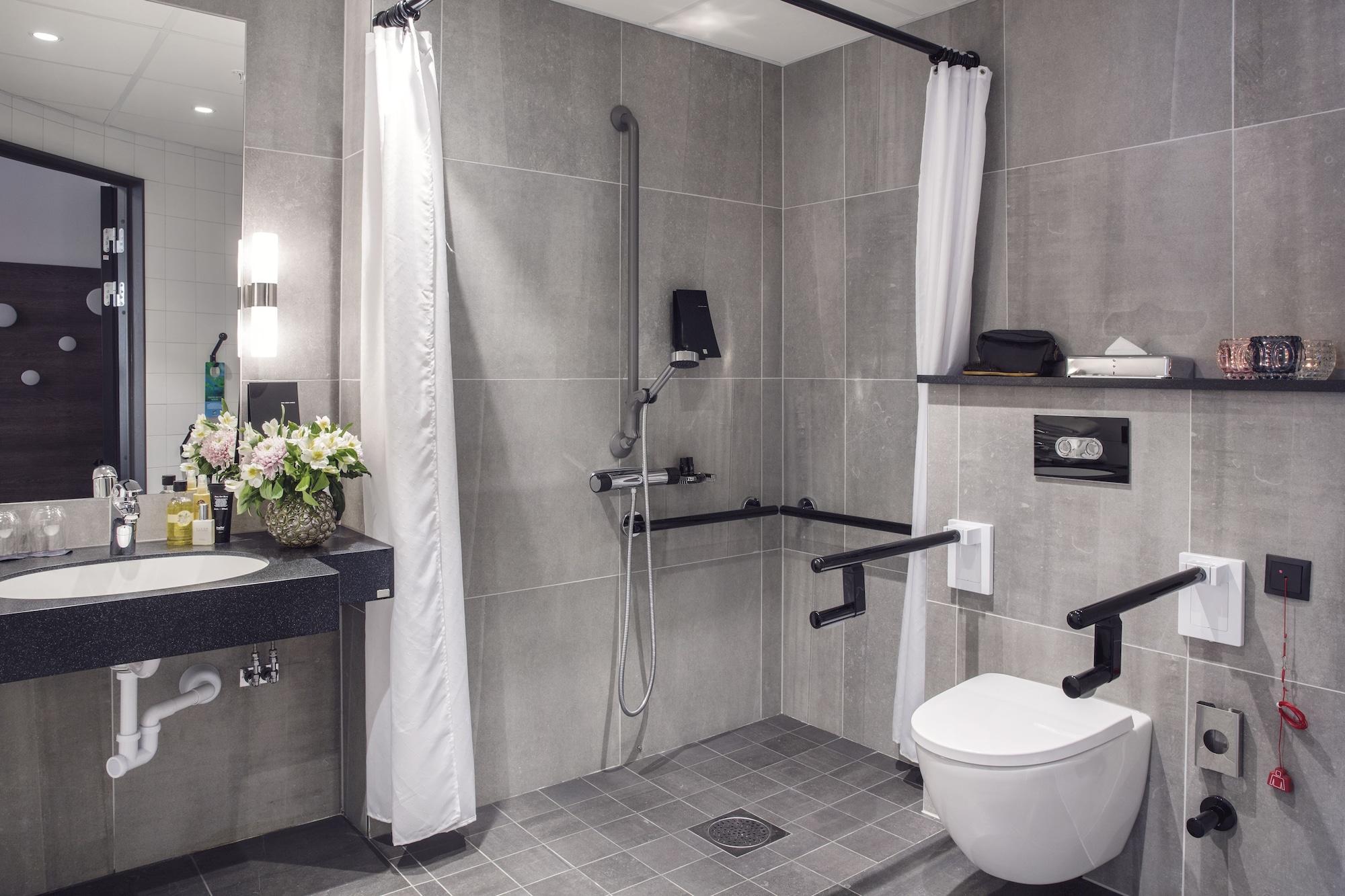 Quality Hotel Winn Haninge Bagian luar foto