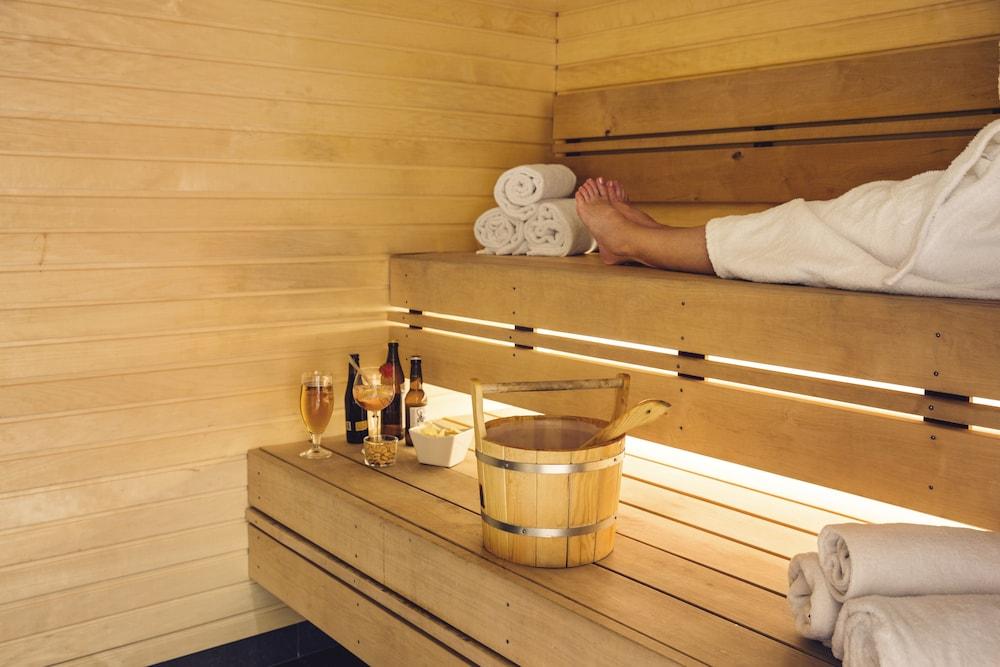 Quality Hotel Winn Haninge Bagian luar foto