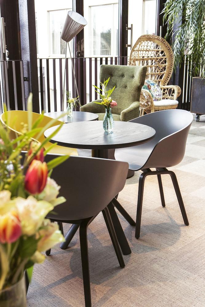 Quality Hotel Winn Haninge Bagian luar foto