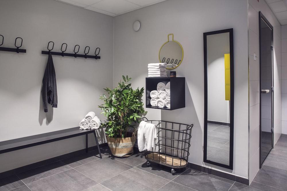 Quality Hotel Winn Haninge Bagian luar foto