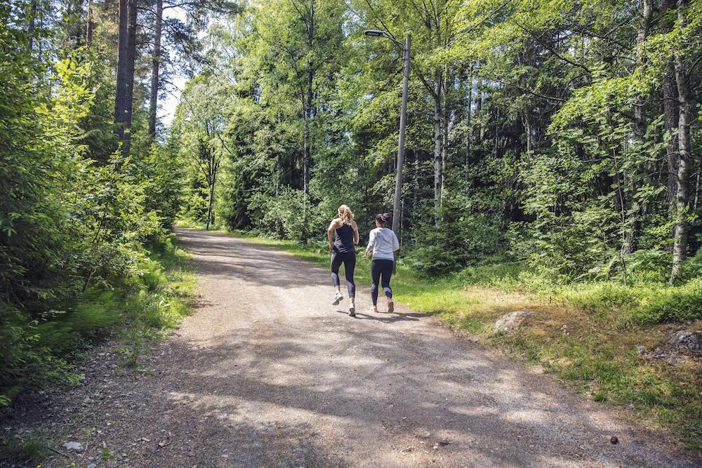 Quality Hotel Winn Haninge Bagian luar foto