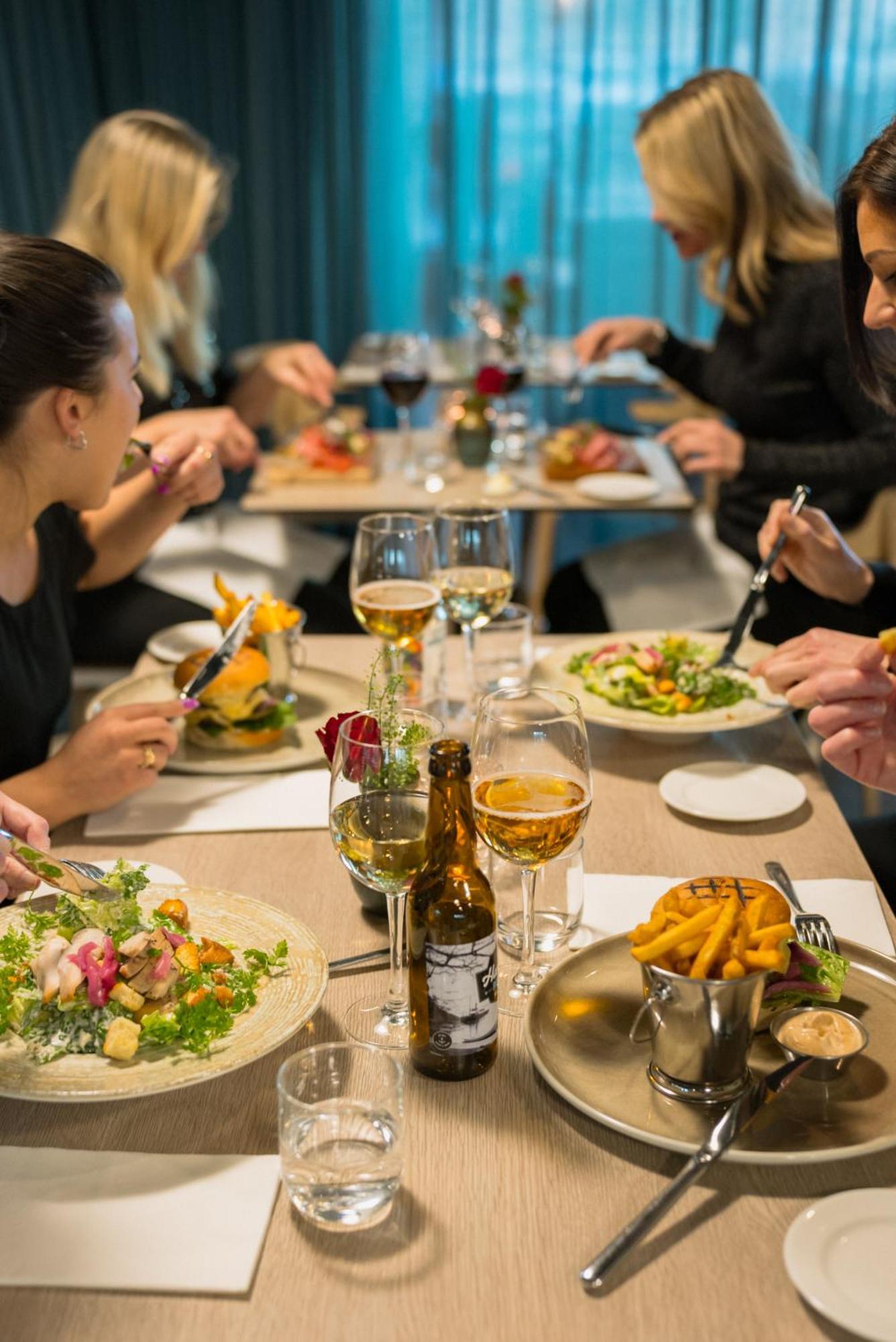 Quality Hotel Winn Haninge Bagian luar foto
