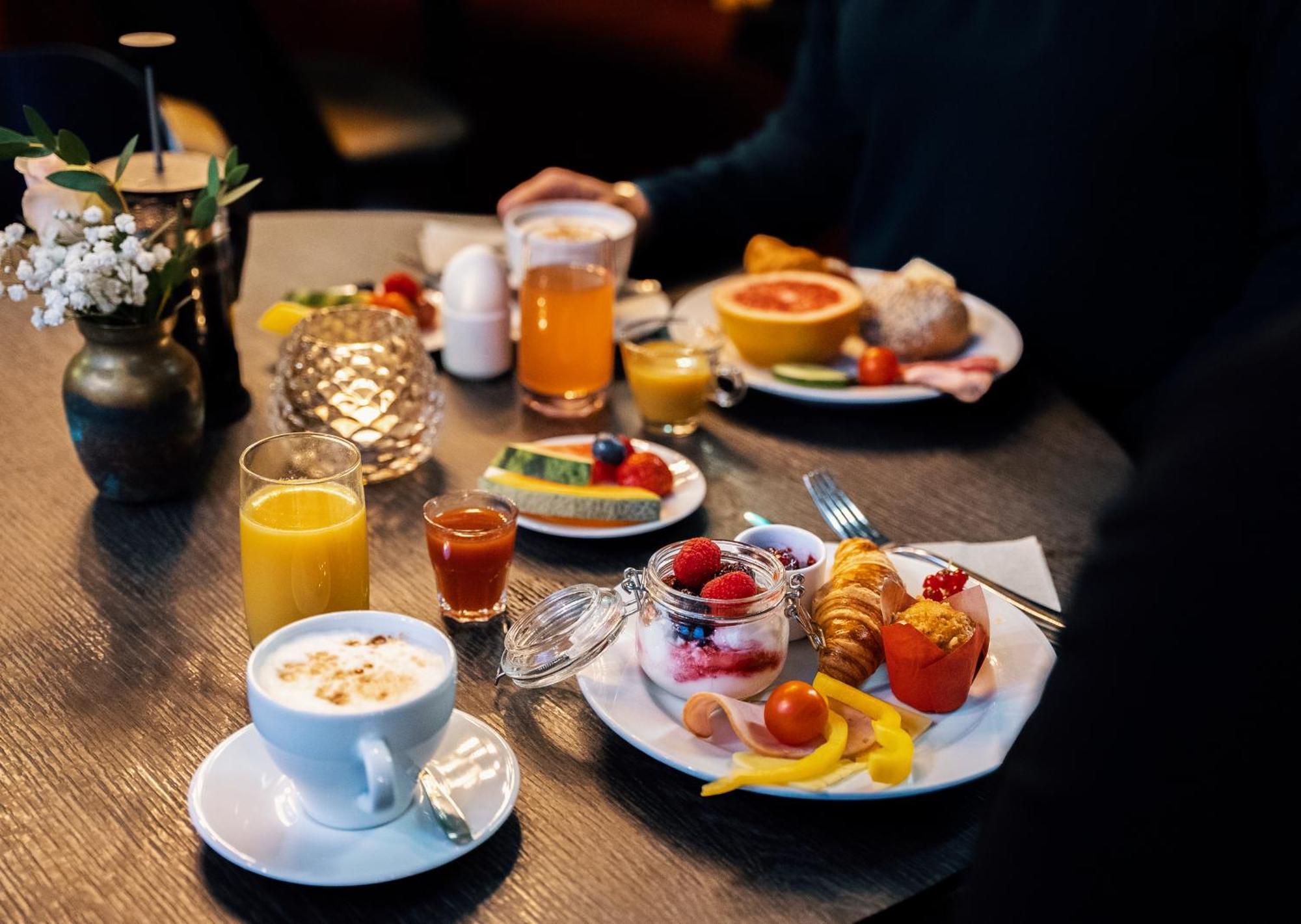 Quality Hotel Winn Haninge Bagian luar foto