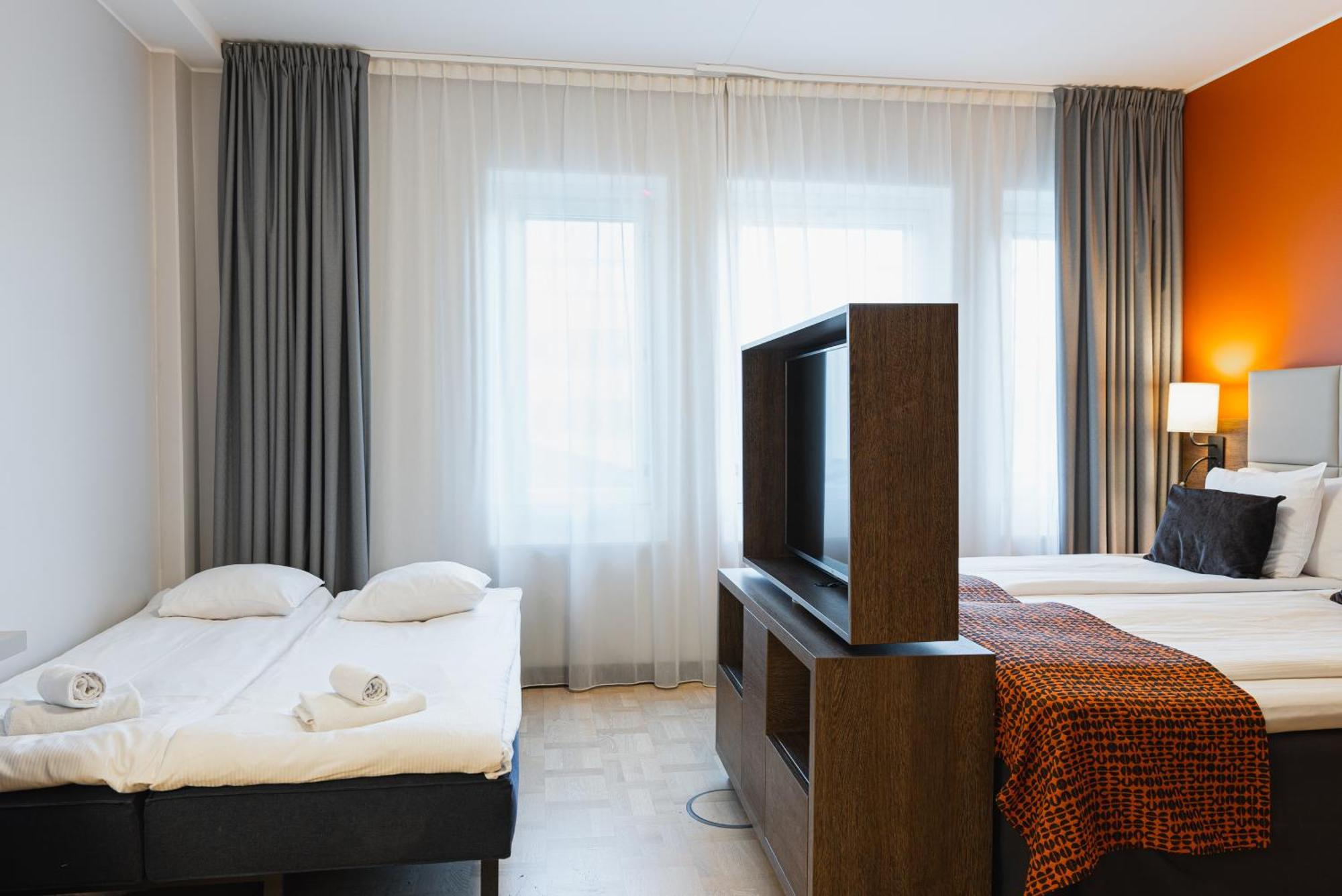 Quality Hotel Winn Haninge Bagian luar foto