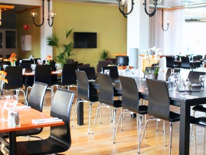 Quality Hotel Winn Haninge Bagian luar foto