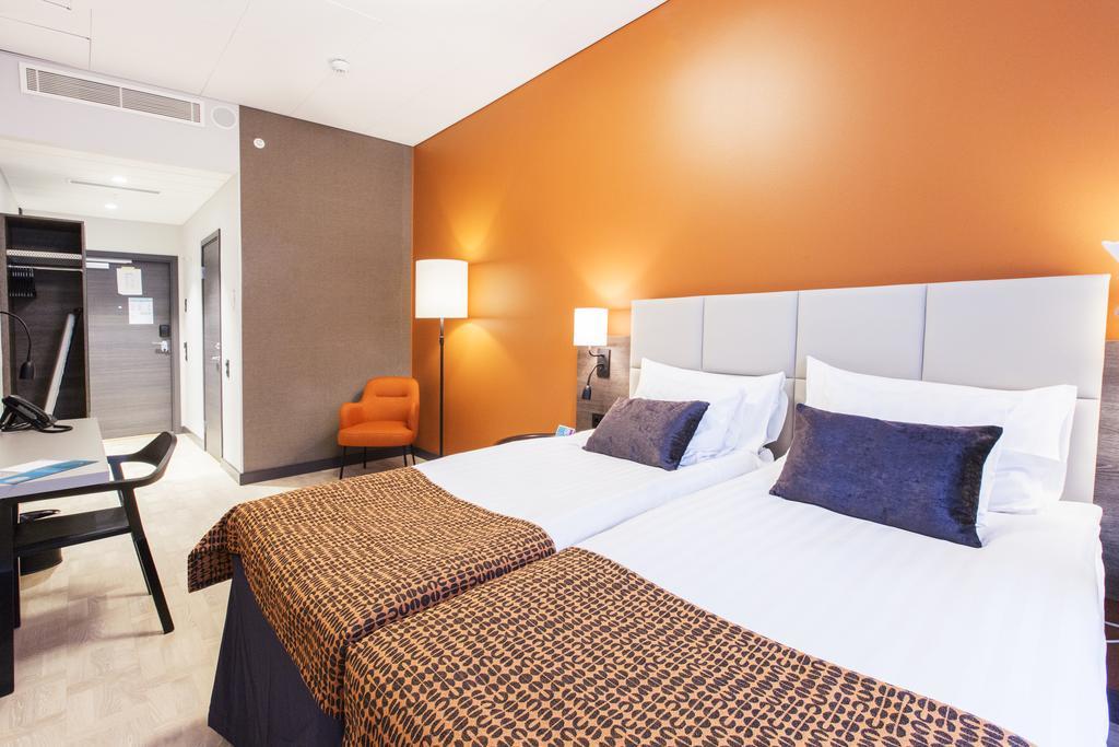 Quality Hotel Winn Haninge Bagian luar foto